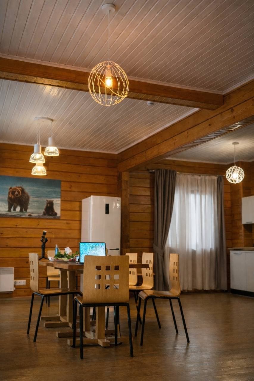 Столовая зона в коттедже