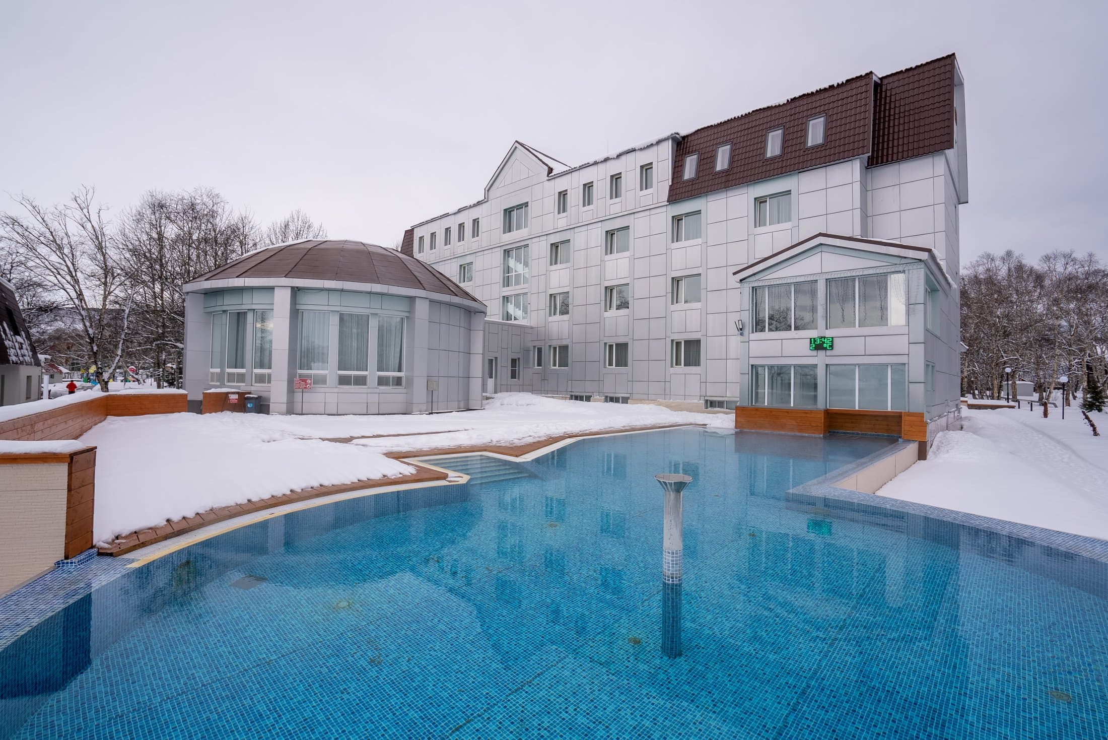 Бассейн у корпуса